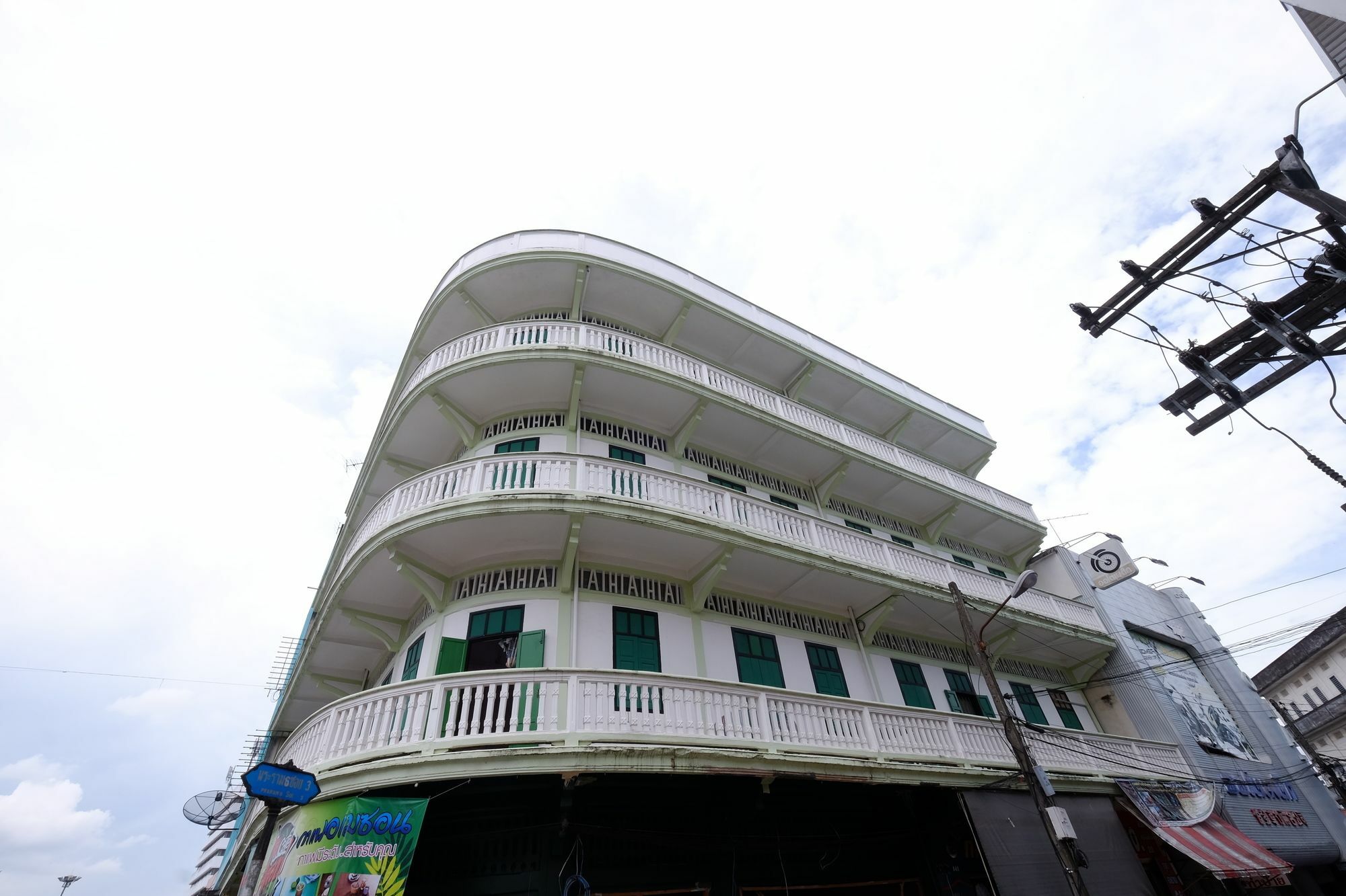 The Midtown Hotel And Cafe Trang Extérieur photo