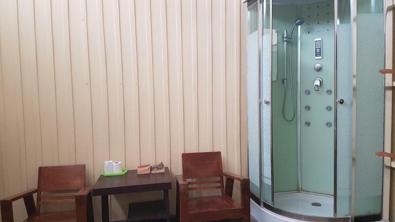 The Midtown Hotel And Cafe Trang Extérieur photo